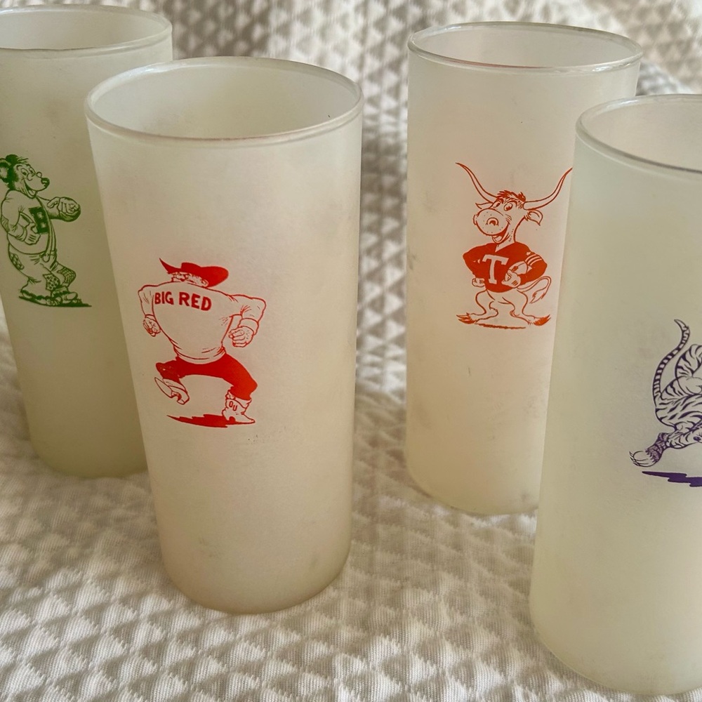 4 Vintage Frosted Tumblers with Sports Logos